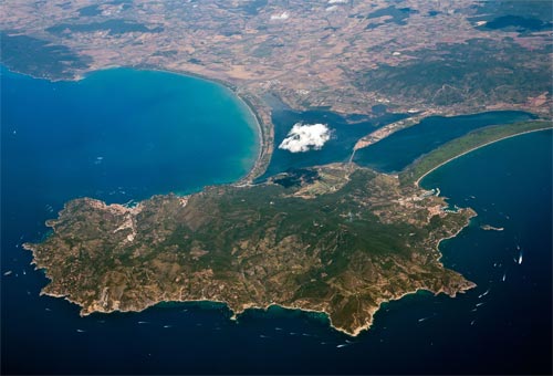 Orbetello, Monni: “Scogliera competenza del Comune. Basta scaricare responsabilità